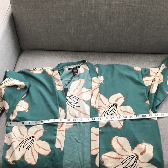 NWT Oversized Floral Festival Wear Pink Kimono - Picture 6 of 7